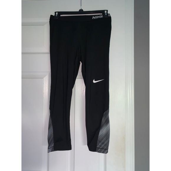 Nike Pants - Nike pro cropped/ capris leggings